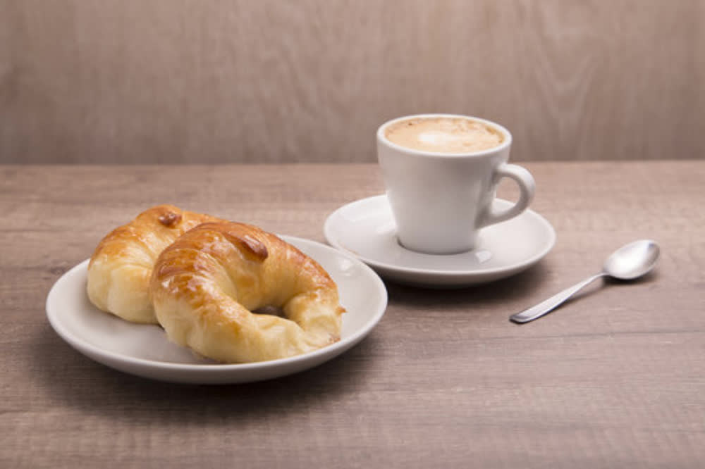 Cafe pocillo + 2 facturas (2)